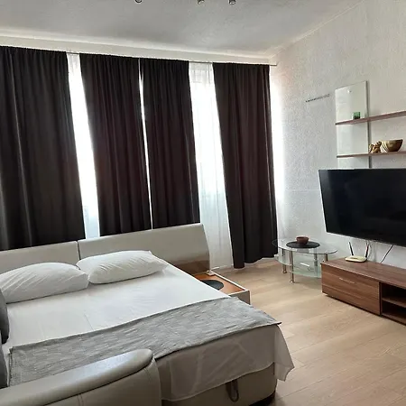 Centar - Mirjana マカルスカ