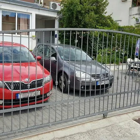 Centar - Mirjana * Makarská