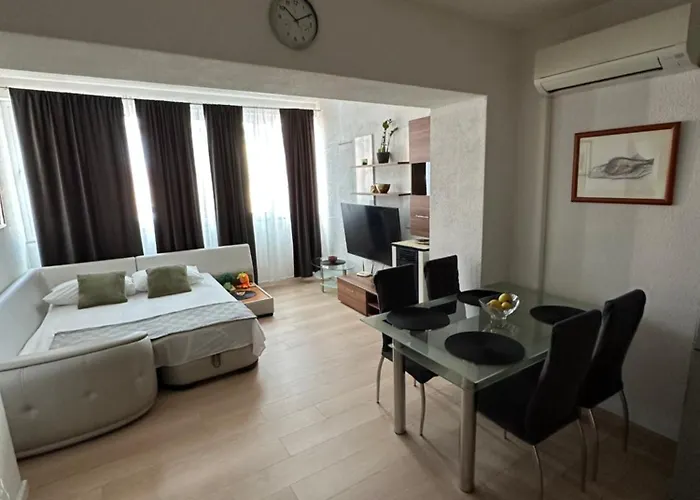 Centar - Mirjana * Makarska