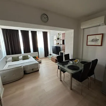 Centar - Mirjana * Makarska