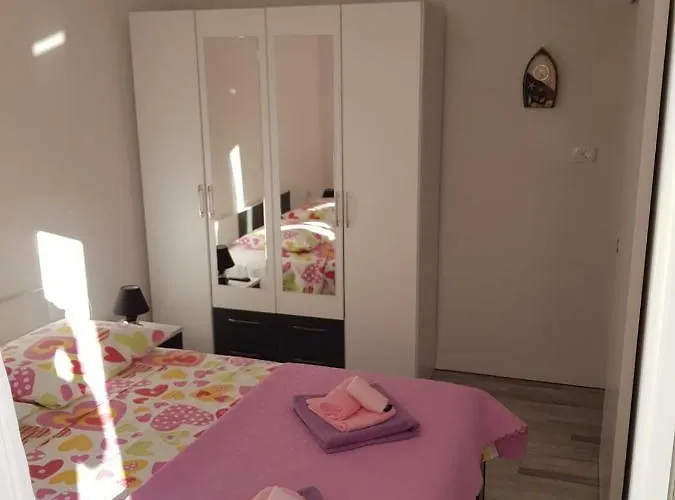 Centar - Mirjana Daire Makarska