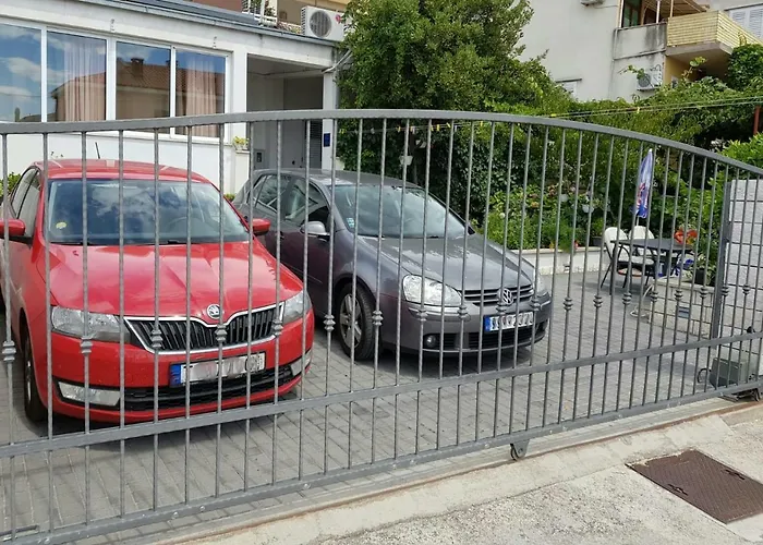 Centar - Mirjana * Makarska